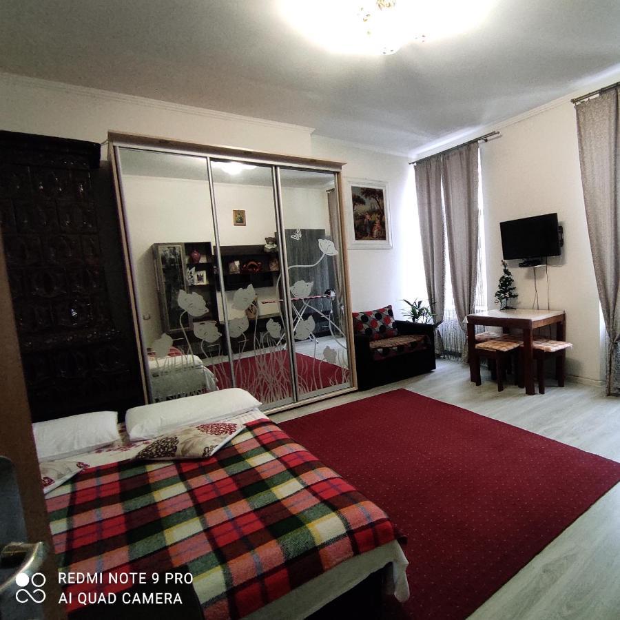 Двокімнатна Квартира В Центрі Міста Lviv Luaran gambar
